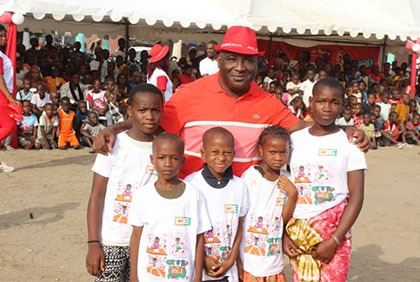 Arbre de Noël avec les enfants de Marcory Aliodan 