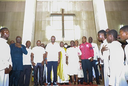 Visite du Ministre Souleymane Diarrassouba à la cathédrale St Augustin