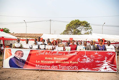Noël à Bouaké: Amadou Koné récompense les meilleurs élèves et comble 1500 enfants de cadeaux