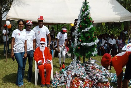 Noël : l'association ENIANBELIKA et l'institut d'études INSIGHT PLUS donnent le sourire aux enfants d'Abobo Anonkoua Kouté