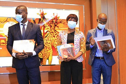 Remise de certificats à 32 auditeurs d’une formation en Self-Leadership