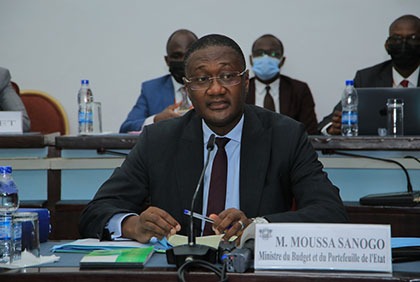 Métro d’Abidjan et barrage de Singrobo-Ahouaty :l’Assemblée nationale adopte 2 projets de loi présentés par Moussa Sanogo