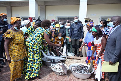 Le ministre des ressources animales et halieutiques, Sidi Tiémoko Touré, en visite au débarcadère de Sassandra