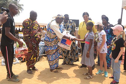Action humanitaire:  L'Association ''Les Enfants d'Ivoire'' cadeaute les enfants de Mondoukou