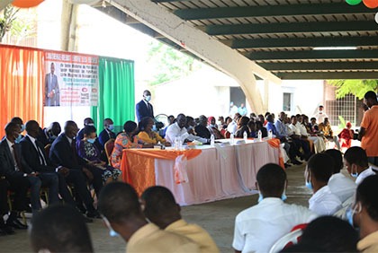 Éducation : causerie-débat entre le ministre Abdourahmane Cissé et les élèves des lycées modernes de Port Bouët et de Koumassi