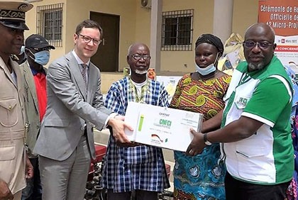 Côte d’Ivoire: remise de 42 micro-projets aux populations frontalières du Bounkani et Tchologo