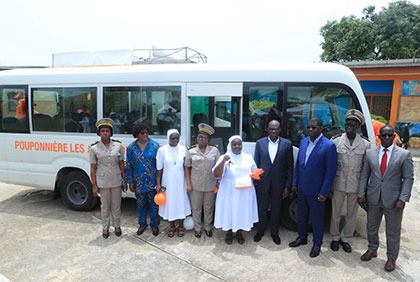 La Fondation LONACI offre un car à la pouponnière ‘’Les Anges d’Adiaké’’