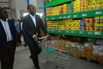 Visites inopinées du Ministre Souleymane Diarrassouba dans des espaces de commerce de Yamoussoukro