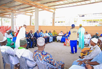 Carême : musulmans et chrétiens de Port Bouët reçoivent des tonnes de vivres
