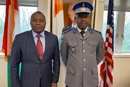 Washington, DC : l'adjudant-chef Gnapié félicité pour un acte « de grande probité »