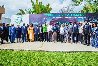 COP 15 : opération de planting d'arbres