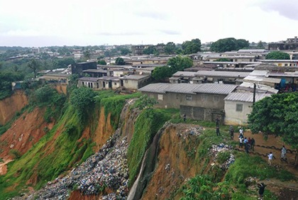 Saison des pluies : le ministre Bouaké Fofana exhorte les populations à quitter les sites à risque