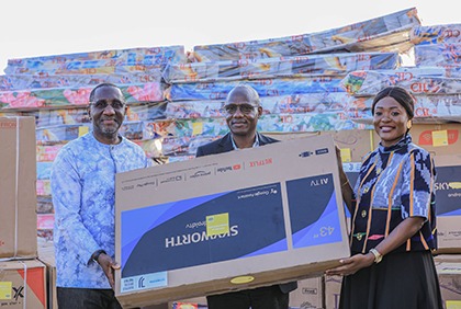 Yamoussoukro : le Ministre Souleymane Diarrassouba parraine la remise de don en literie et appareils électroménagers au village SOS