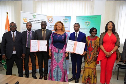 Cérémonie de signature de convention de partenariat entre l’observatoire de la solidarité et de la cohésion sociale et  conseil National des jeunes de Côte d’Ivoire