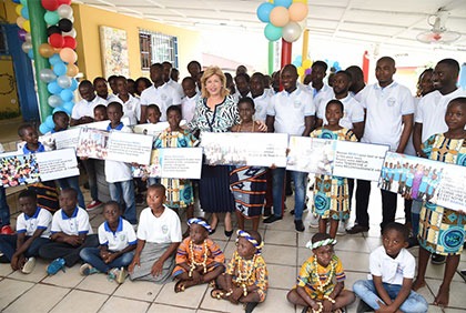 Visite de la Première dame Dominique Ouattara à la case des enfants