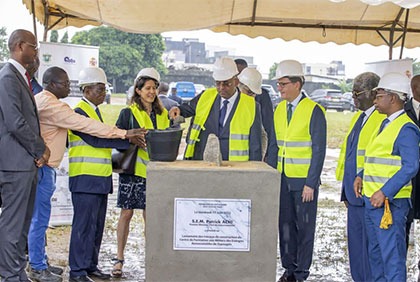 Formation aux métiers des énergies renouvelables : le Premier ministre pose la première pierre d’un lycée professionnel