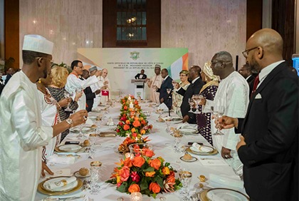 Dîner officiel offert par le Président de la République, S.E.M. Alassane Ouattara, et la Première Dame, en l'honneur du Président du Niger, S.E.M. Mohamed Bazoum, et de son épouse