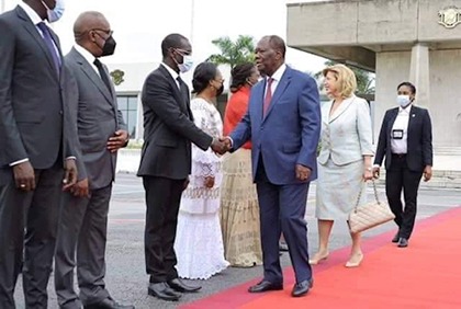 Avant le sommet le prochain sommet de la CEDEAO, Alassane Ouattara a quitté Abidjan pour un séjour en France