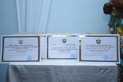 Prix national d’Excellence 2021 : remise des trophées aux lauréats classés 2ième et 3ième du Ministère du Commerce, de l’Industrie et de la Promotion des PME