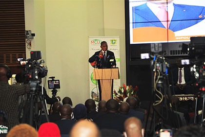 Press-club : le ministre de la construction du logement et de l'urbanisme face à la presse