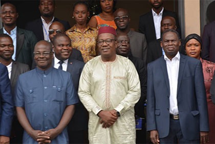 TNT : visite du Ministre de la Communication du Niger au centre émetteur d'Abobo