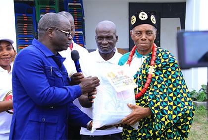 Koumassi/Action sociale: remise de kits alimentaires à des familles démunies par la communauté Kringle
