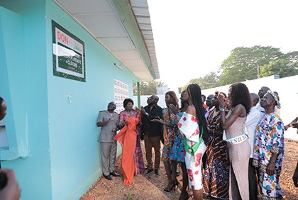 Caravane de la solidarité : la Fondation LONACI réhabilite une école à Dimbokro
