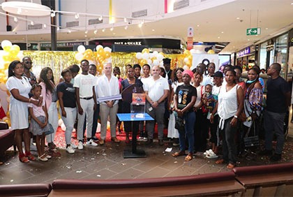7e anniversaire de Carrefour Market en Côte d’Ivoire : Mme Koyé Edwige vainqueure du jeu concours 