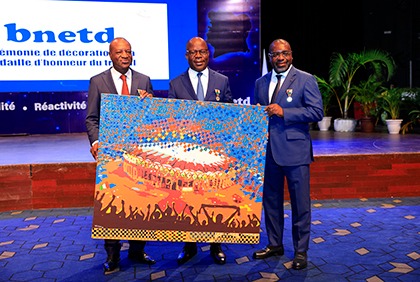 Reconnaissance : plus de 300 agents du BNETD distingués par la médaille d’honneur du travail