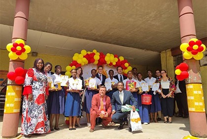 Cocody : les lauréats du concours communal d’espagnol récompensés