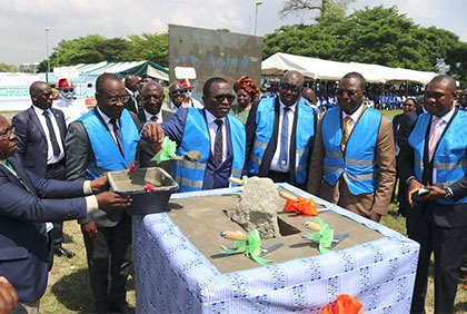 Sport : Cérémonie de pose de la première pierre de la piscine de l'INJS