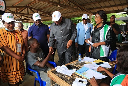 Révision de la liste électorale: visite du président de la CEI dans les centres de recensement de Yopougon et Plateau