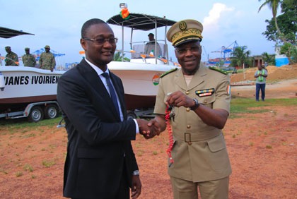 Le Ministère du Budget et du Portefeuille de l' État équipe la douane ivoirienne
