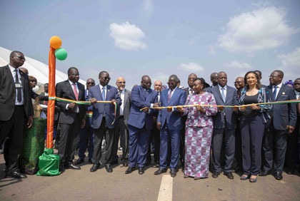 Inauguration du tronçon Yamoussoukro-Tiébissou de l'autoroute du Nord, par le Vice-Président de la République, M. Tiémoko Meyliet Koné