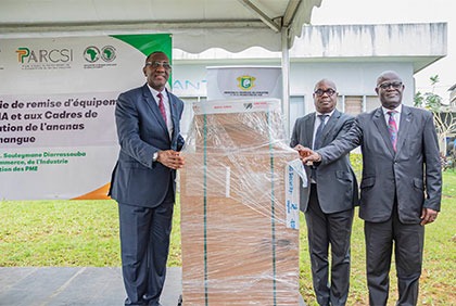 La remise d'équipements au LANEMA et aux acteurs de la filière fruits et légumes.