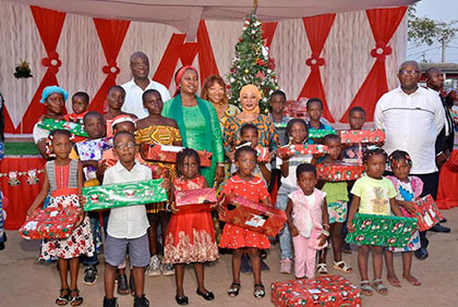 Arbre de Noël à Grand-Bassam:  Henriette Bedié aux côtés de Me Linda Diplo pour communier avec les tout-petits