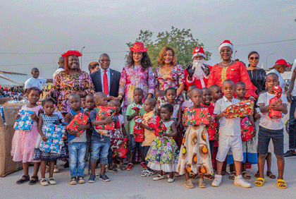 Noël à Yamoussoukro : Mme Sarah Koffi Diarrassouba apporte de la joie à 2000 enfants de la capitale politique