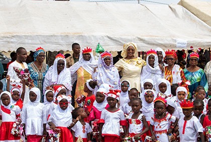 Noël : 500 enfants partagent « un moment de bonheur « avec l'épouse du Vice-président de la République à Tafiré