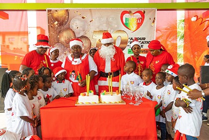 Fête de Noël 2022 : l'ONG N'Klo Bakan et ses partenaires couvrent de cadeaux 2000 enfants à Abidjan, Bouaké, Korhogo et Jacqueville