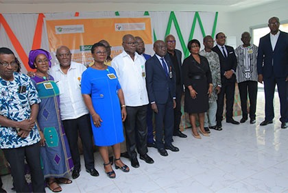 Médias: Cérémonie officielle de remise de cartes d'identité de journaliste et de professionnel de la communication