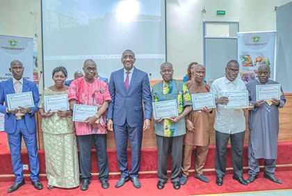 Célébration du mérite : le Ministre Souleymane Diarrassouba rend hommage à 21 retraités de son Département ministériel