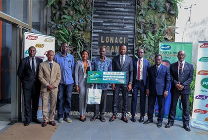 PMU : un gagnant reçoit un chèque de plus de 25 millions Fcfa