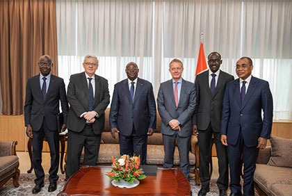 Entretien du Vice-Président de la République, M. Tiémoko Meyliet KONE, avec le Président du Conseil d'Administration du Groupe BNP Paribas, M. Jean LEMIERRE