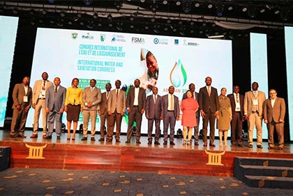 Congrès international de l'eau : cérémonie de clôture placée sous la présidence de Monsieur Bouaké Fofana, Ministre de l'Hydraulique, de l'Assainissement et de la Salubrité