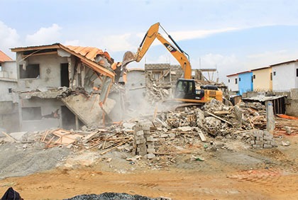Constructions anarchiques : démolition à Abidjan de 9 villas duplex