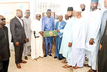 Jeûne du Ramadan: le maire Jean-Marc Yacé fait des dons aux musulmans de Cocody