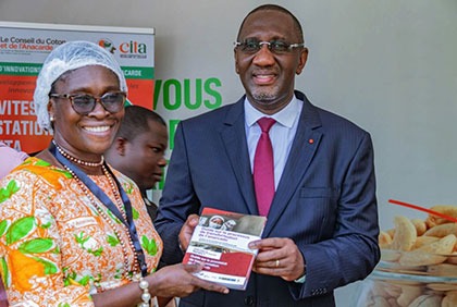 SIETTA 2023 : le Ministre Souleymane Diarrassouba procède au lancement de la vulgarisation des guides d’aide à la transformation de l’anacarde