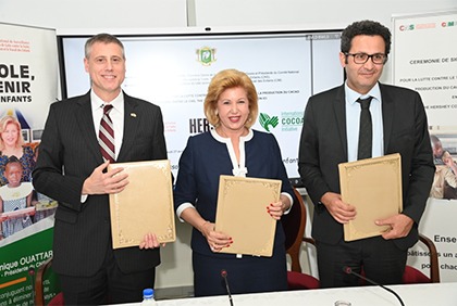 Cérémonie de signature d'un accord de partenariat entre le CNS, la compagnie Hershey et la Fondation ICI