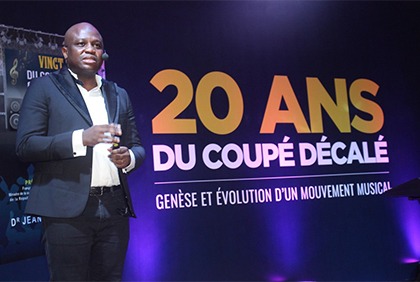 Culture/Cérémonie de dédicace du livre 