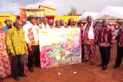 Célébration du 1er mai à Oumé : le maire Lagui Joachim récompense ses meilleurs agents pour encourager l’excellence au travail